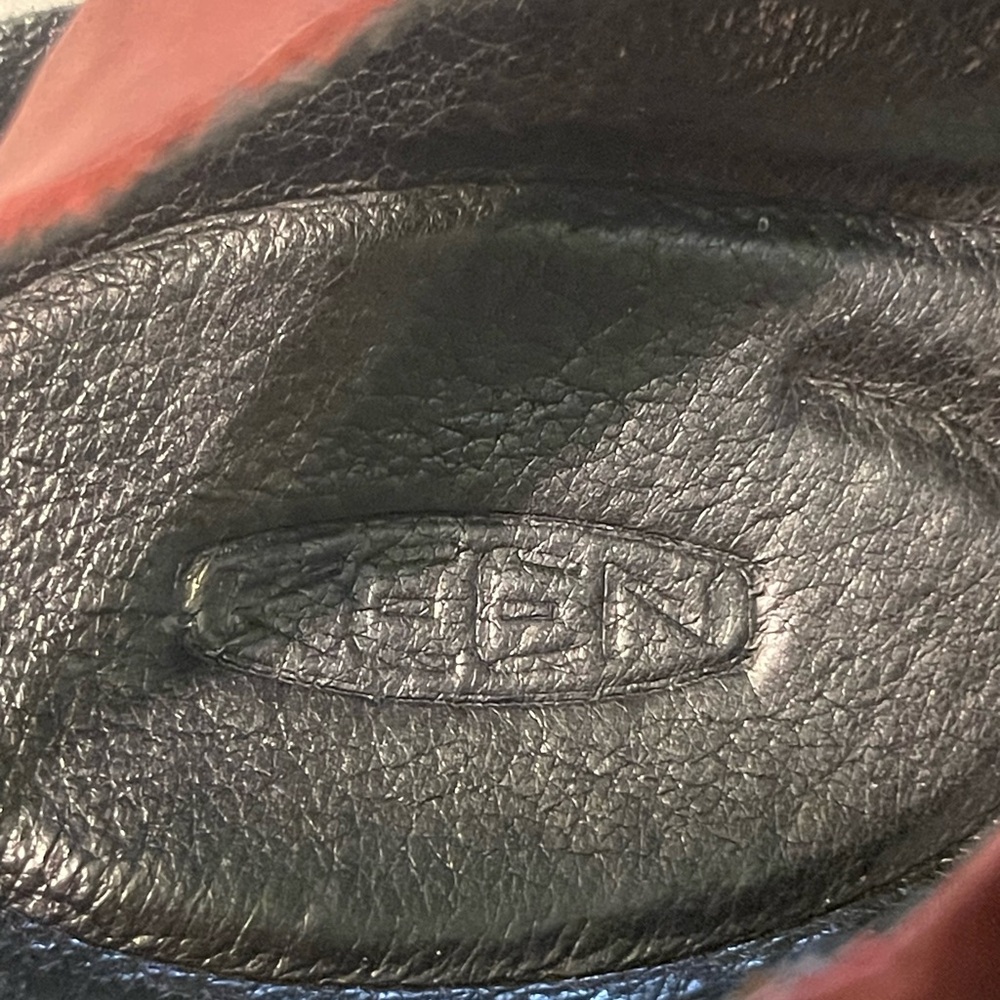 Keen - Vintage Rustic red / black
ankle strap / open toed - Picture 6 of 6